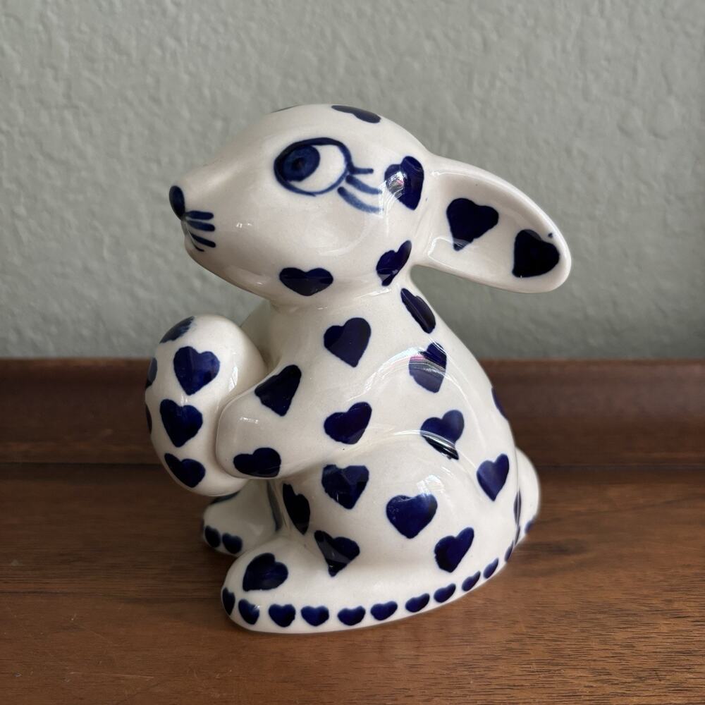 Wiza Boleslawiec Polish Pottery Bunny Rabbit Holding Egg Heart Pattern 4.5”